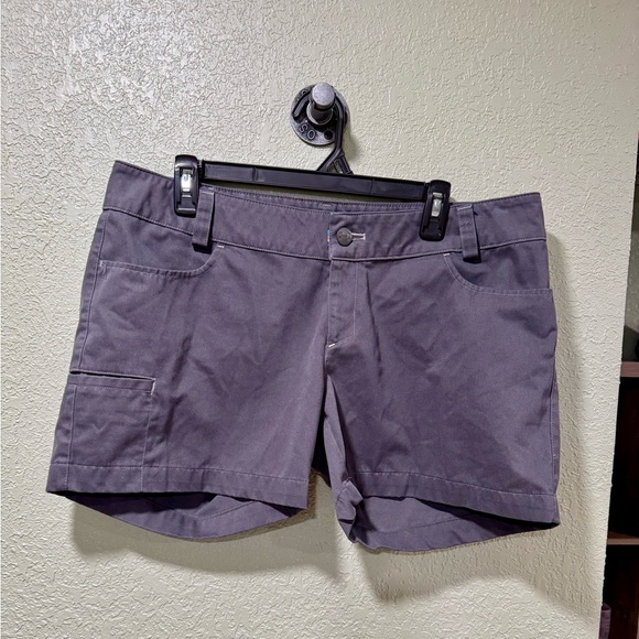 Under Armour Women's Charcoal Cargo Shorts - Picture 1 of 3